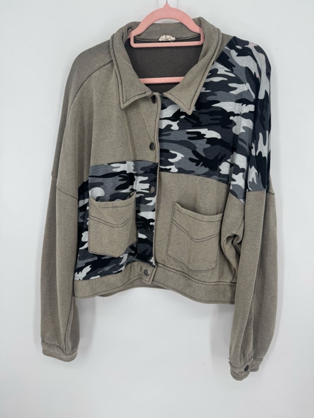 POL Women's Button-Up Light Sweatshirt Jacket Tan With Camo Blocking Size Large